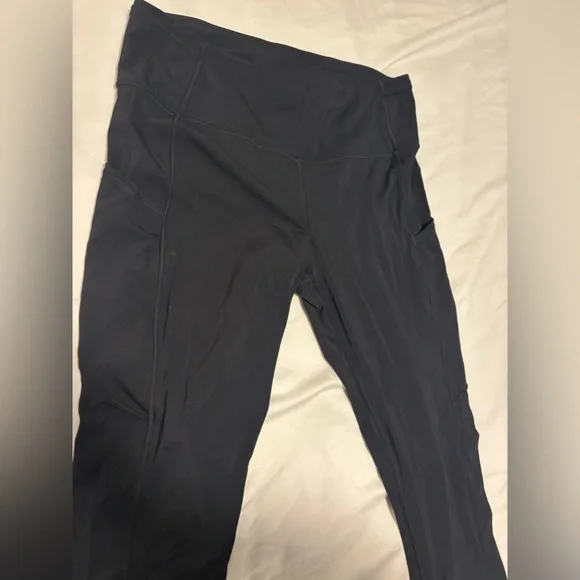 Lululemon black leggings - Picture 2 of 3